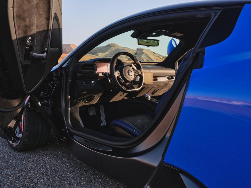 Maserati MC20 — 8 of 10